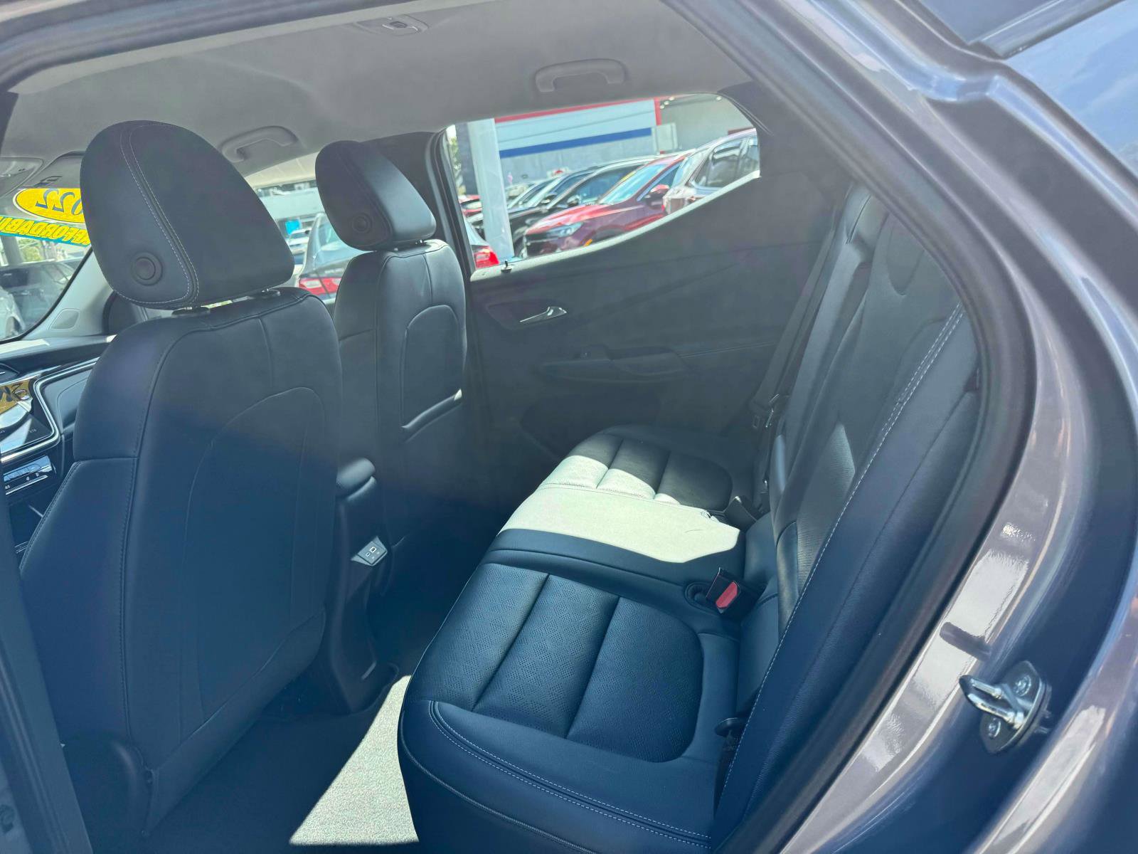 Used 2022 Chevrolet Bolt EUV LT w/ Convenience Package image 11