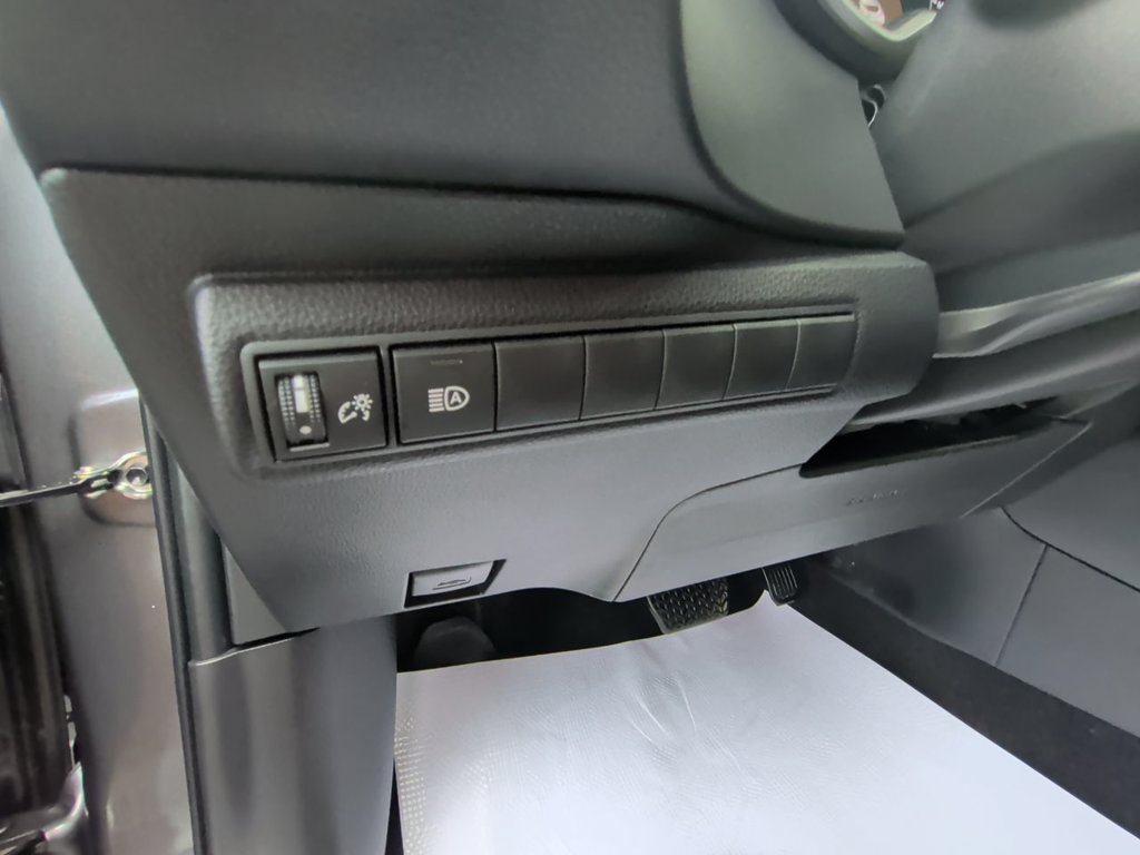 Used 2025 Toyota Corolla SE FWD image 14