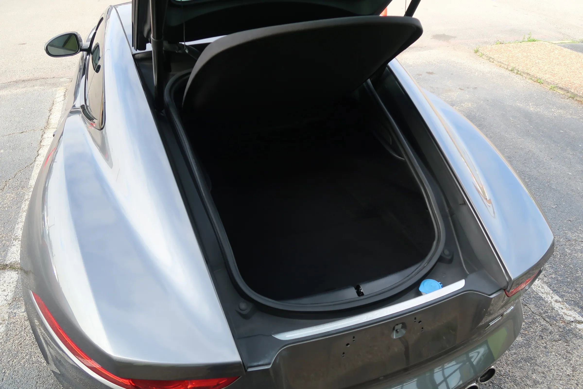 Used 2016 Jaguar F-TYPE R image 15