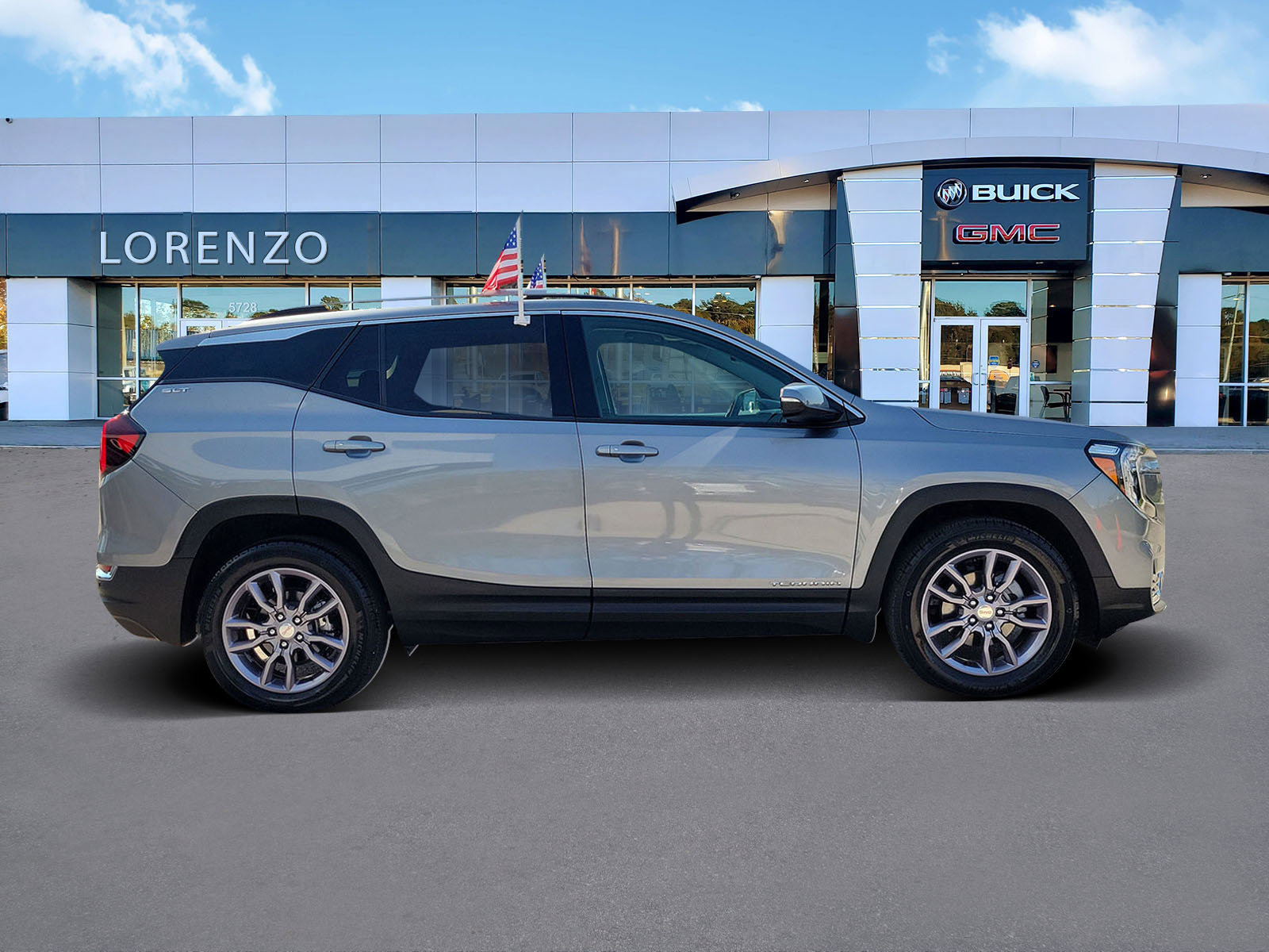 Used 2023 GMC Terrain SLT image 4