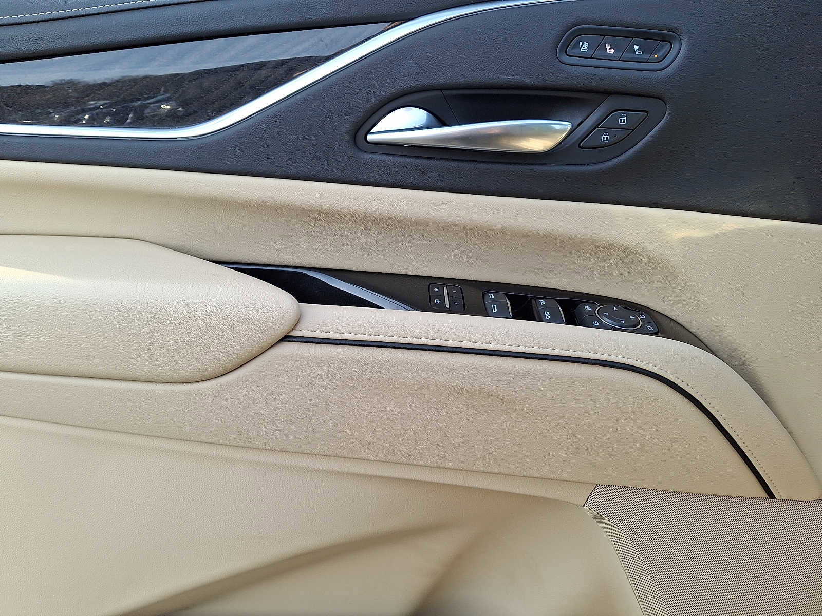 Used 2022 Cadillac Escalade Premium Luxury image 8