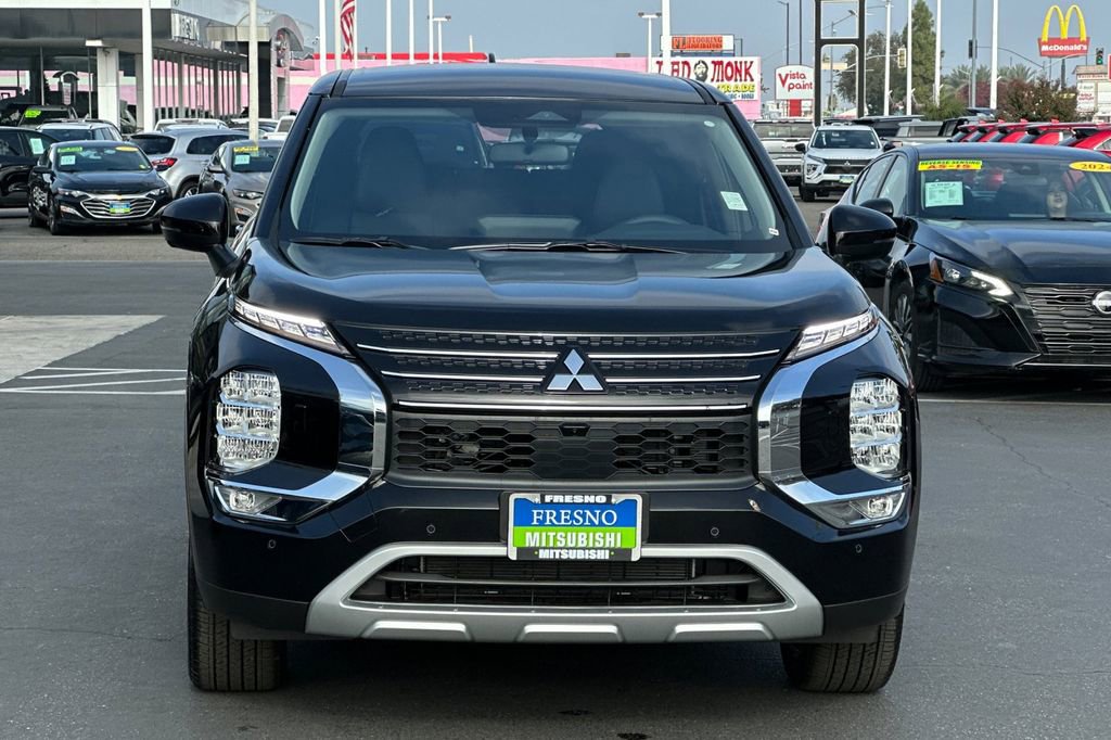 New 2025 Mitsubishi Outlander SE image 10