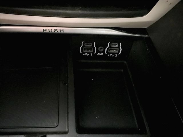 Used 2022 Chrysler Pacifica Limited AWD/4WD image 32