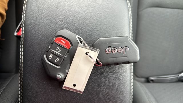 Used 2021 Jeep Wrangler Unlimited Sahara w/ Uconnect 4C Nav & Sound Group image 13