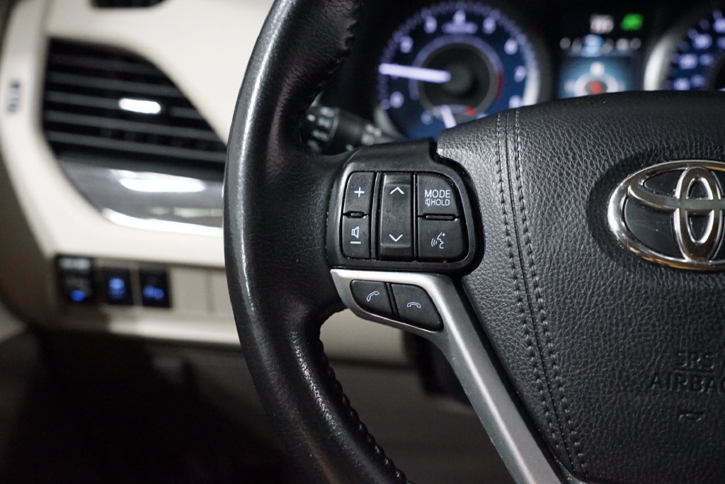 Certified 2020 Toyota Sienna XLE Premium FWD image 14
