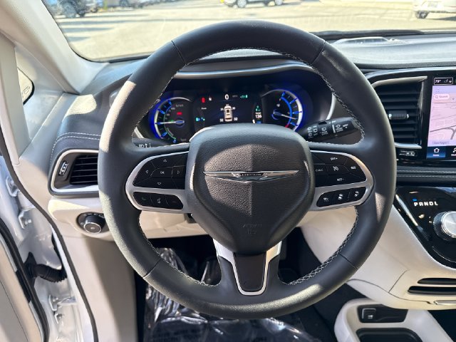 Used 2024 Chrysler Pacifica Limited FWD image 19