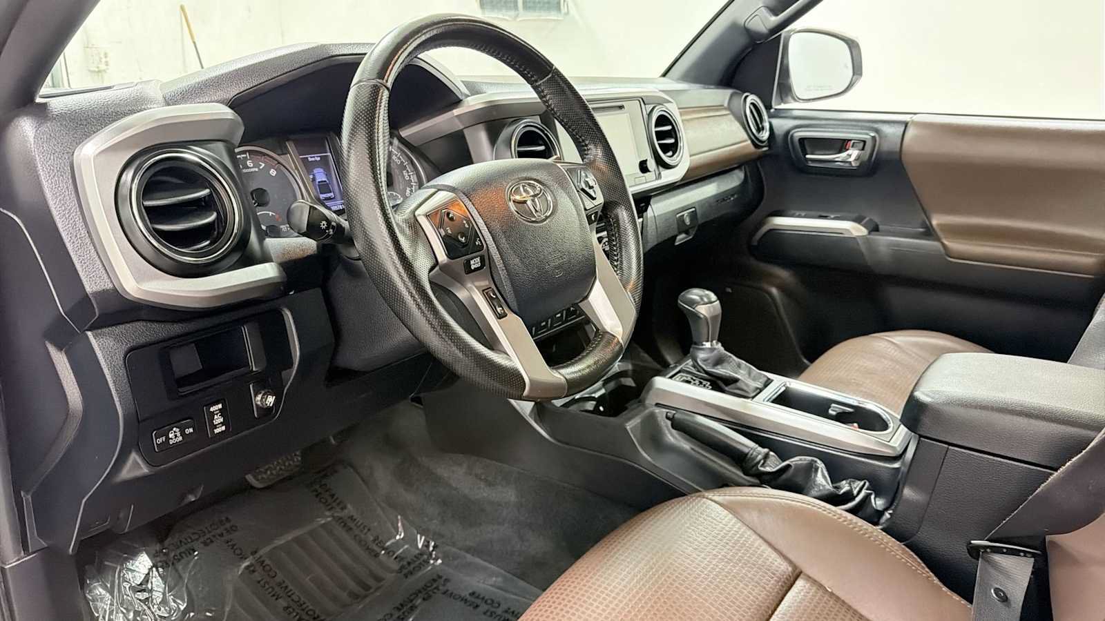 Certified 2016 Toyota Tacoma Limited w/ Towing Package AWD/4WD image 12