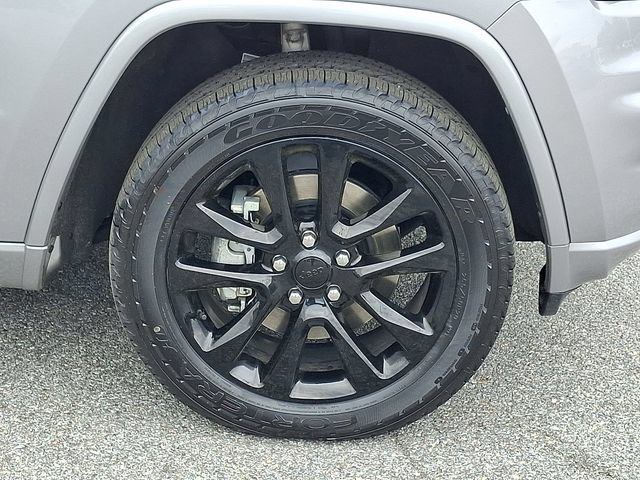 Certified 2021 Jeep Grand Cherokee Laredo X AWD/4WD image 8