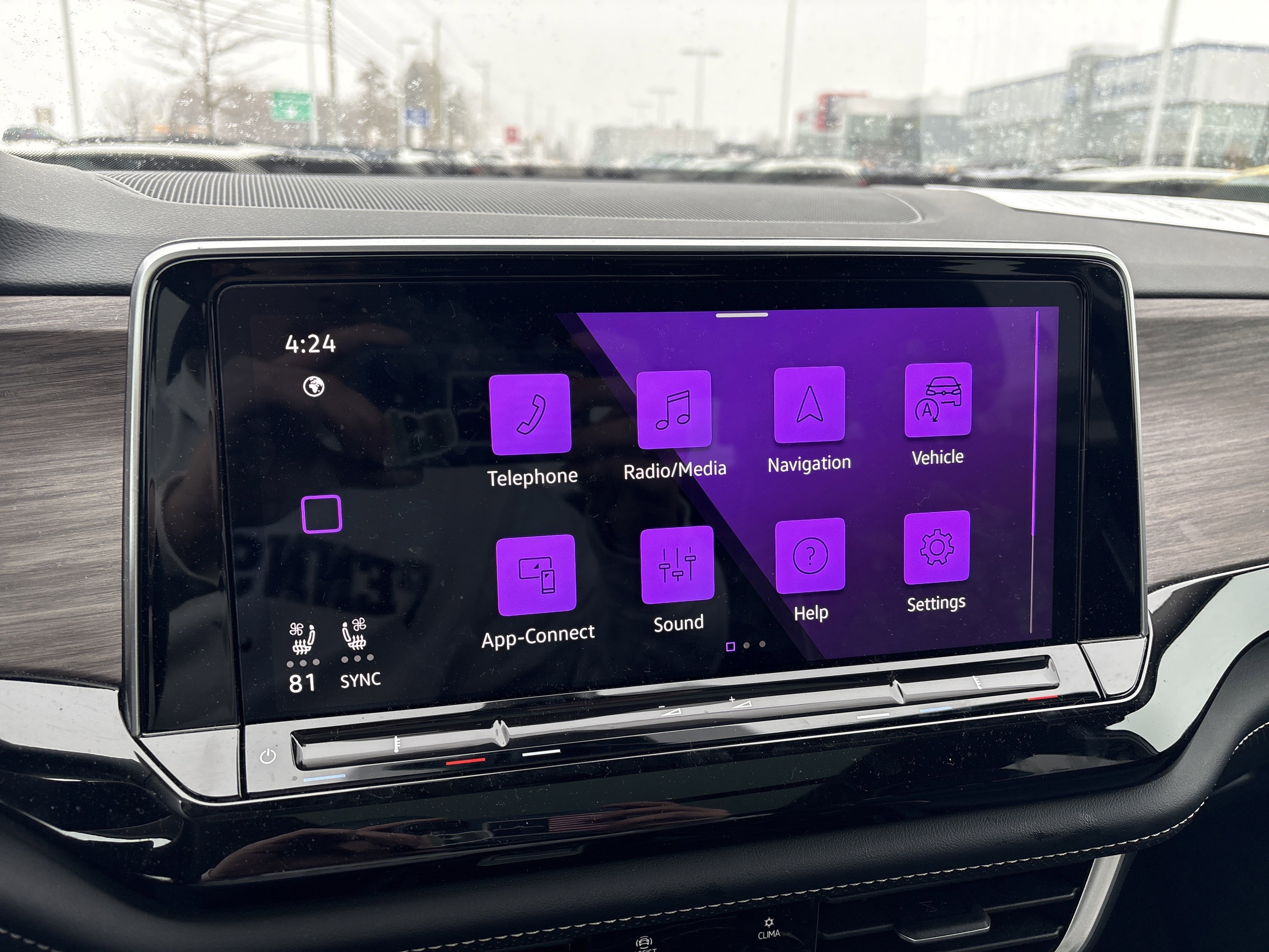 Certified 2024 Volkswagen Atlas SEL Premium R-Line image 27