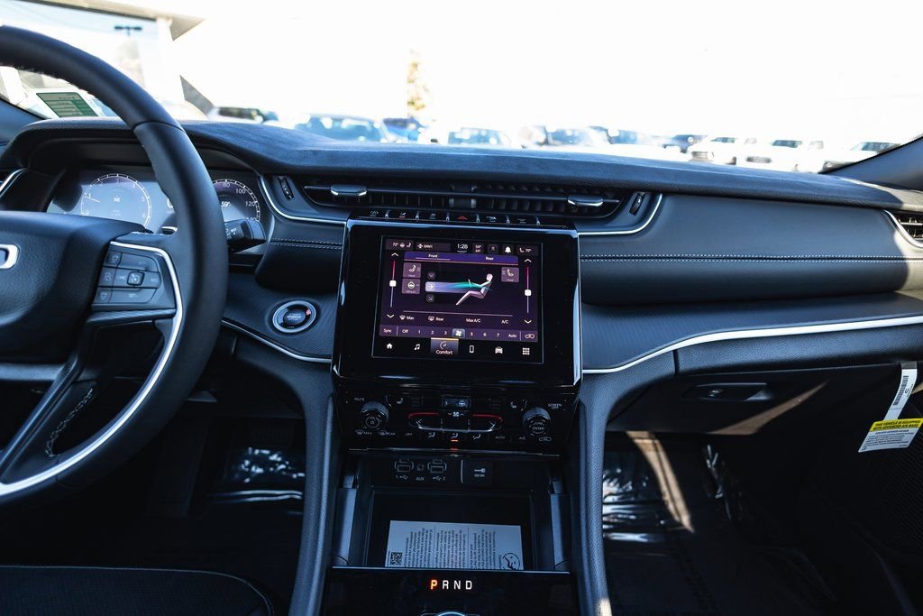 New 2025 Jeep Grand Cherokee L Altitude image 24