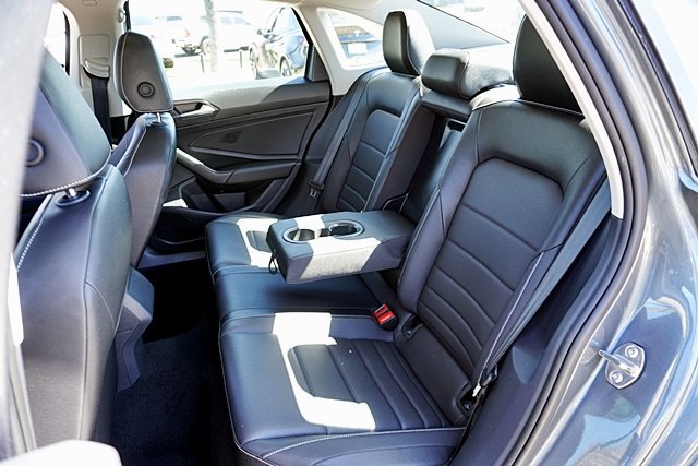 Used 2024 Volkswagen Jetta SE FWD image 23