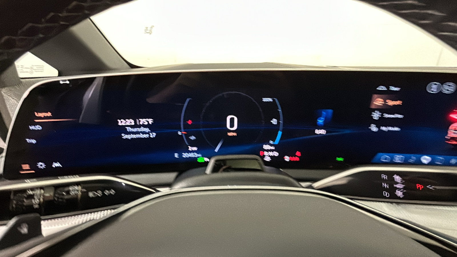 Used 2025 Cadillac Optiq Luxury 2 w/ LPO, Floor Liner Package AWD/4WD image 22