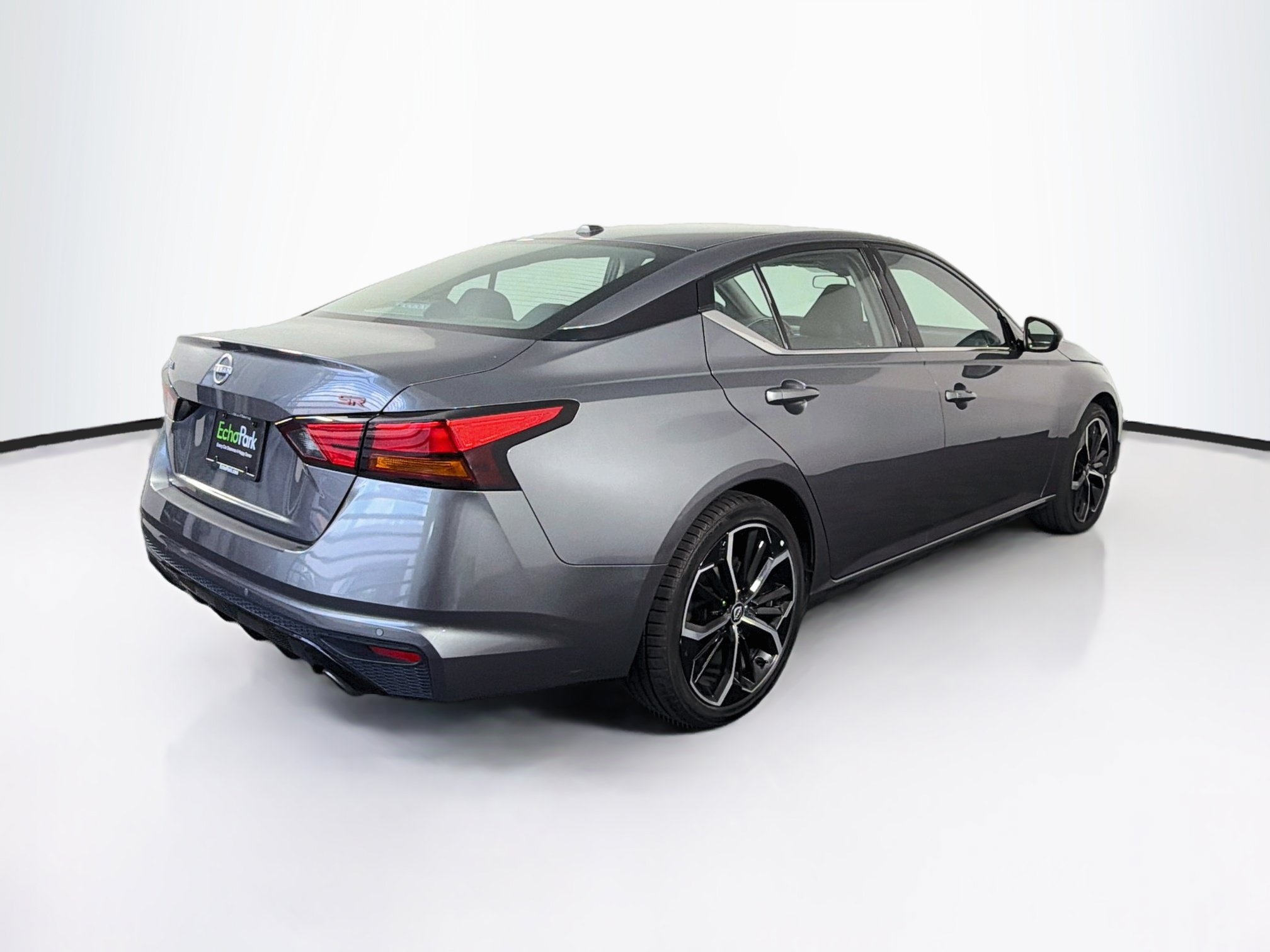Used 2025 Nissan Altima 2.5 SR FWD image 9