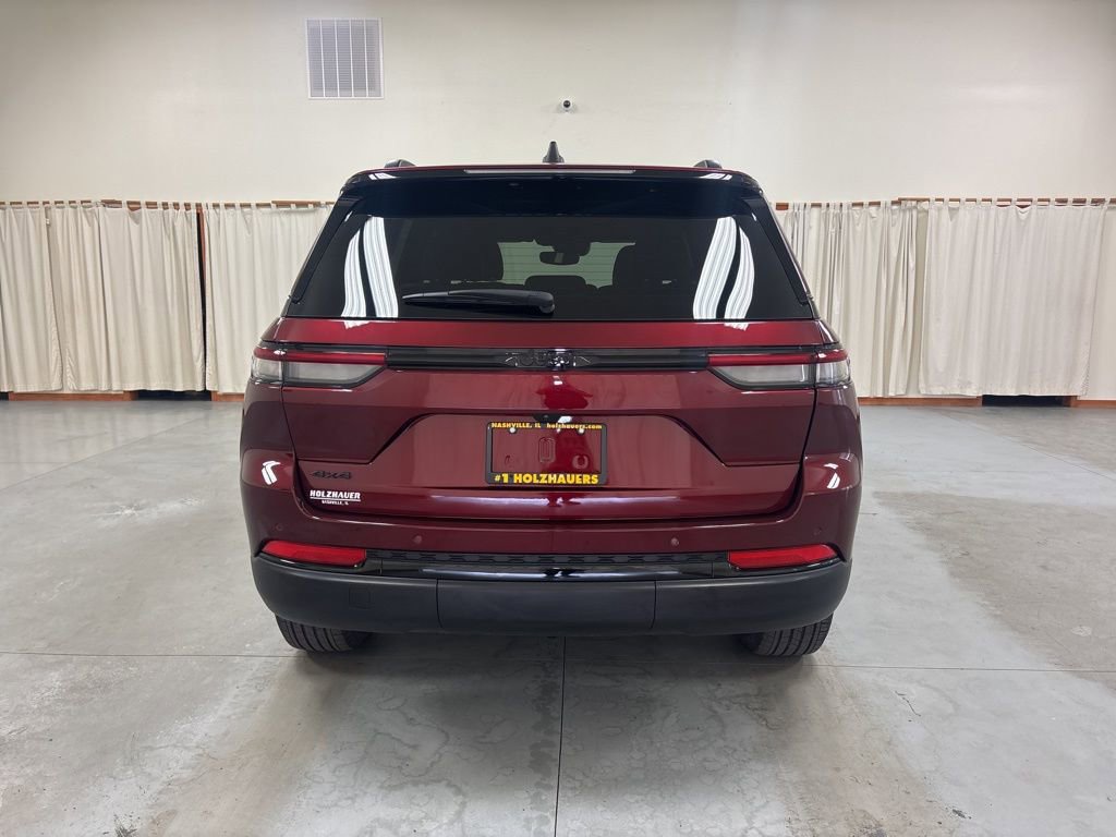 Used 2024 Jeep Grand Cherokee Altitude image 7