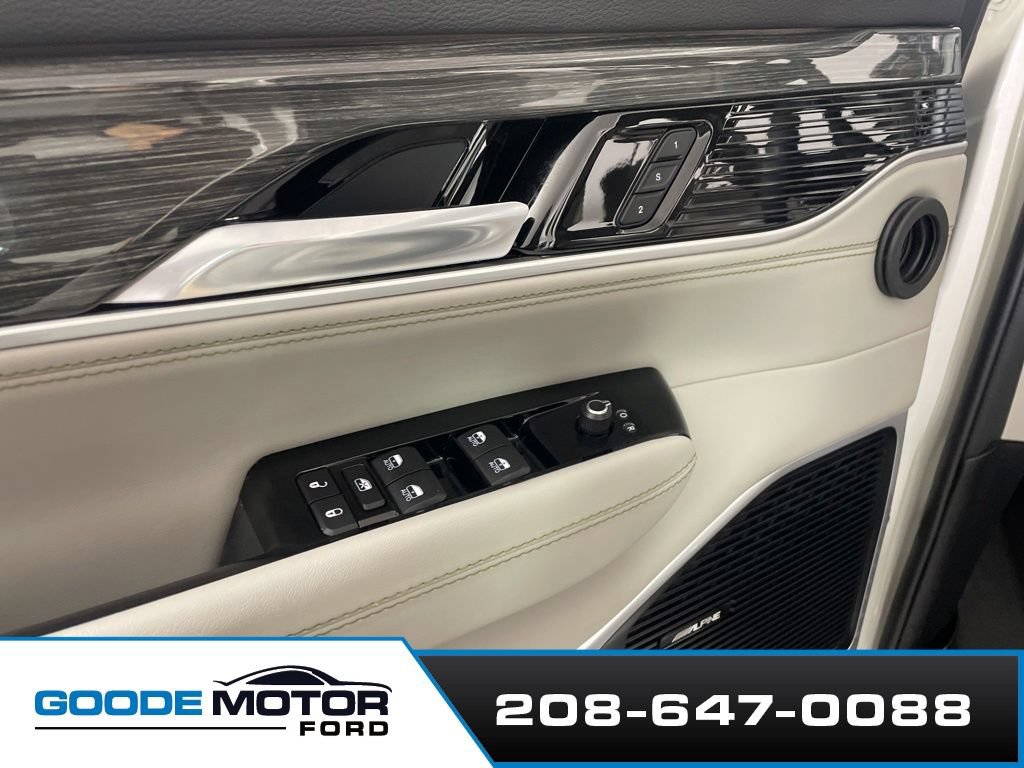 Used 2022 Jeep Wagoneer Series II AWD/4WD image 9
