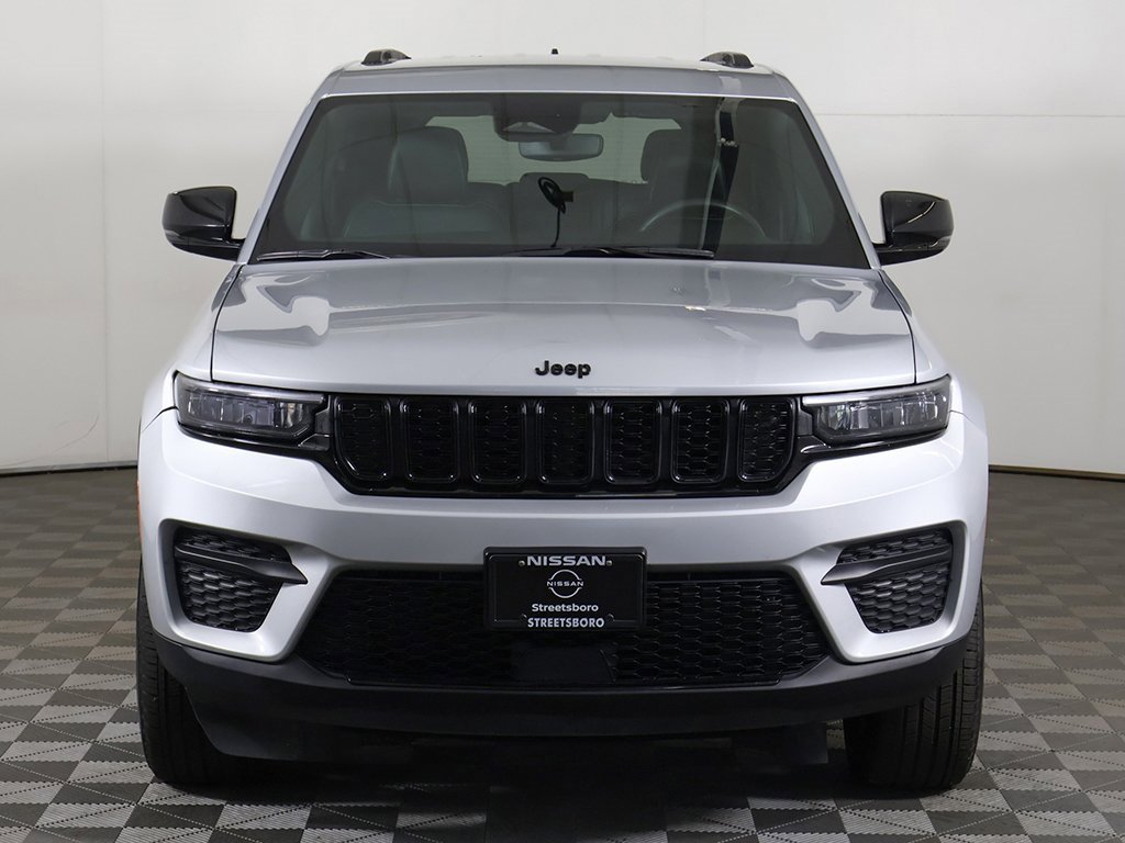 Used 2024 Jeep Grand Cherokee Altitude image 10