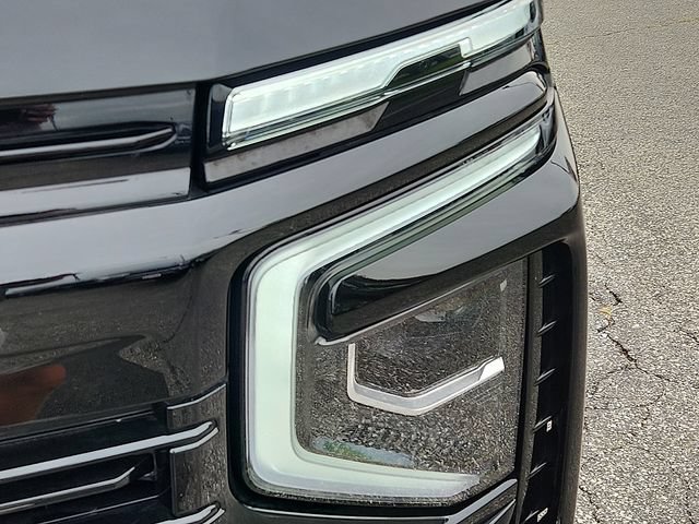 Used 2025 Chevrolet Suburban RST w/ Comfort Package AWD/4WD image 9