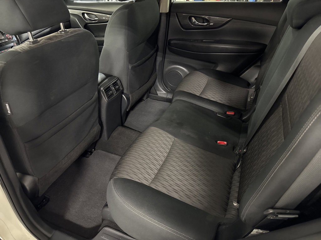 Used 2017 Nissan Rogue SV image 7