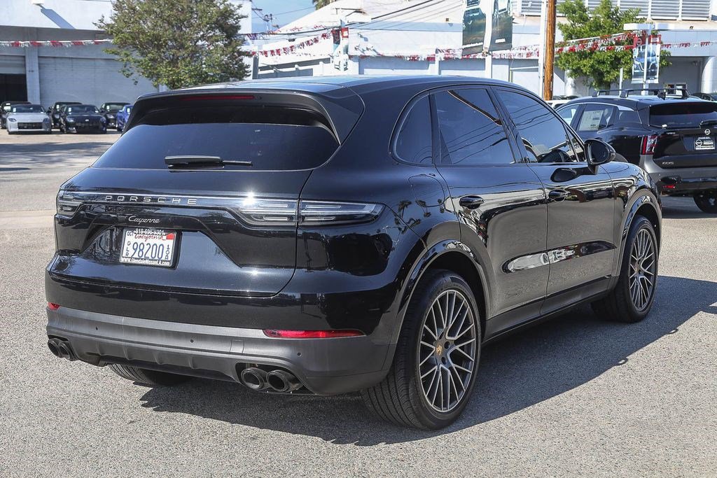 Used 2023 Porsche Cayenne Platinum Edition image 6