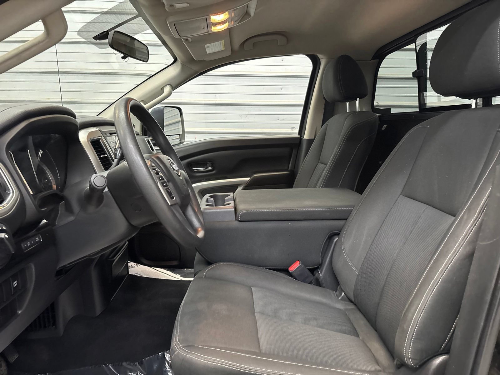 Used 2017 Nissan Titan SV AWD/4WD image 10