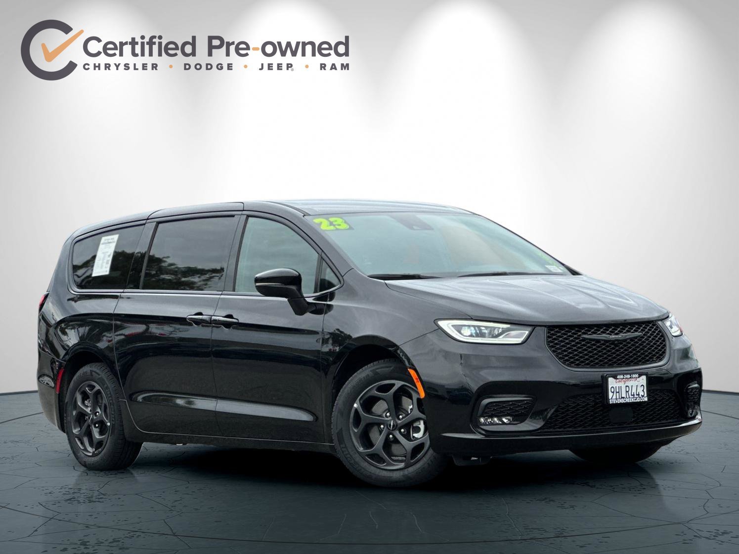 Used 2023 Chrysler Pacifica Touring-L w/ S Appearance Package FWD image 2