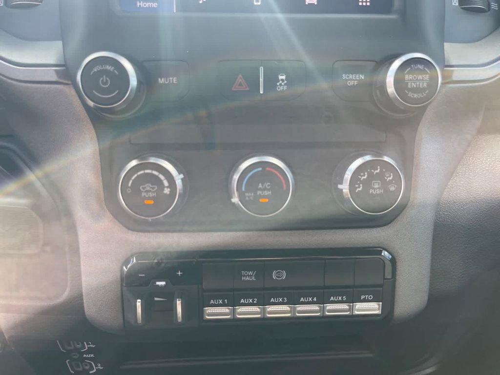 Used 2024 RAM 3500 Tradesman w/ Chrome Appearance Group image 25