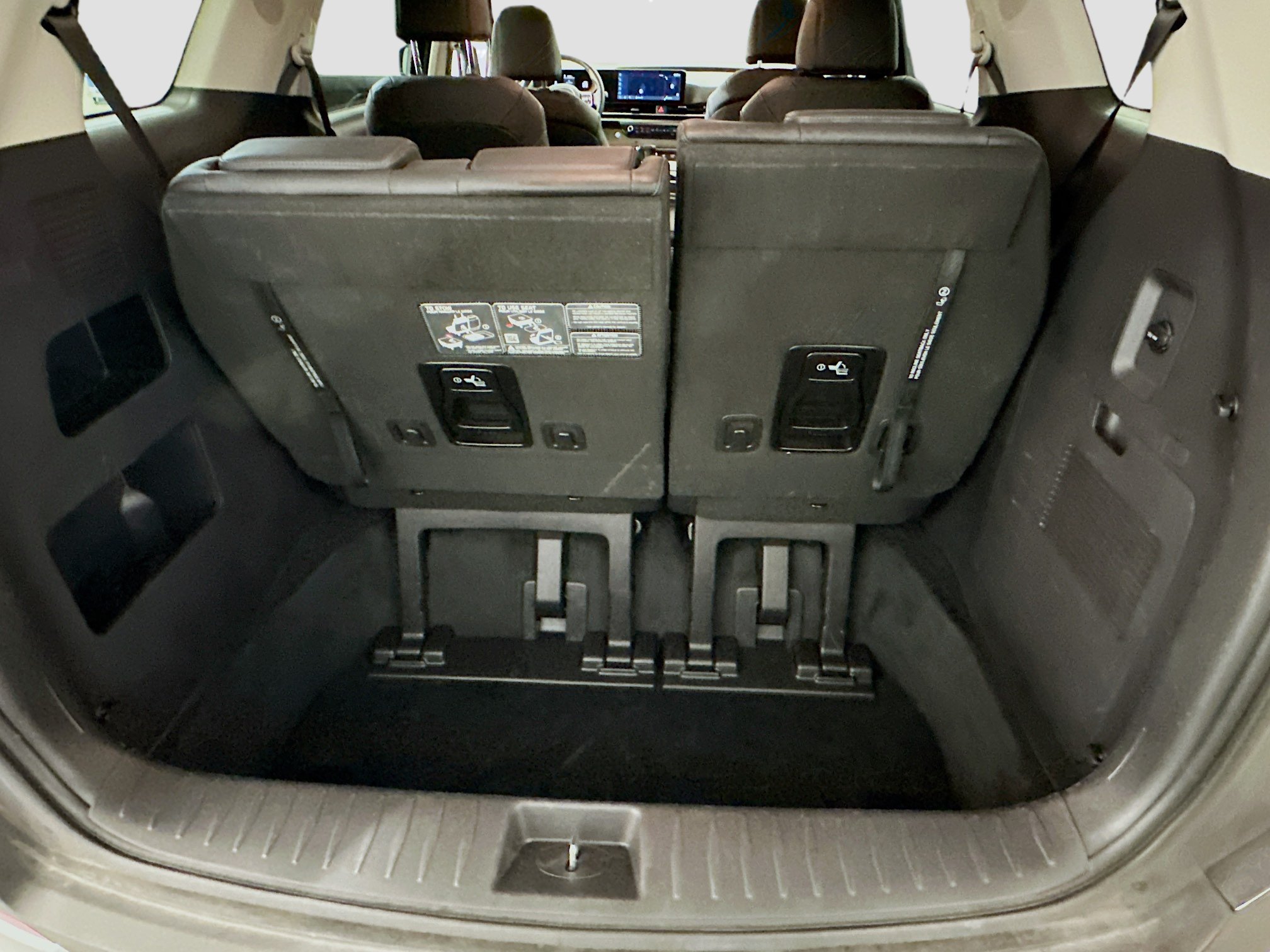 Used 2026 Kia Carnival FWD image 30