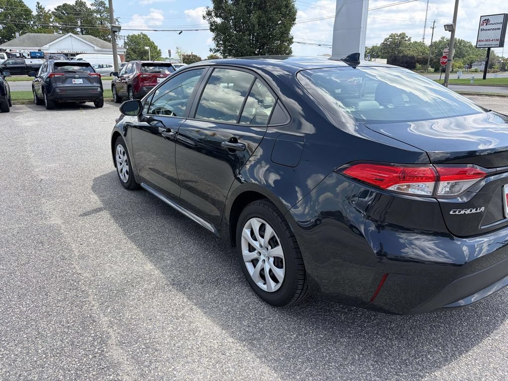 Certified 2022 Toyota Corolla LE FWD image 5