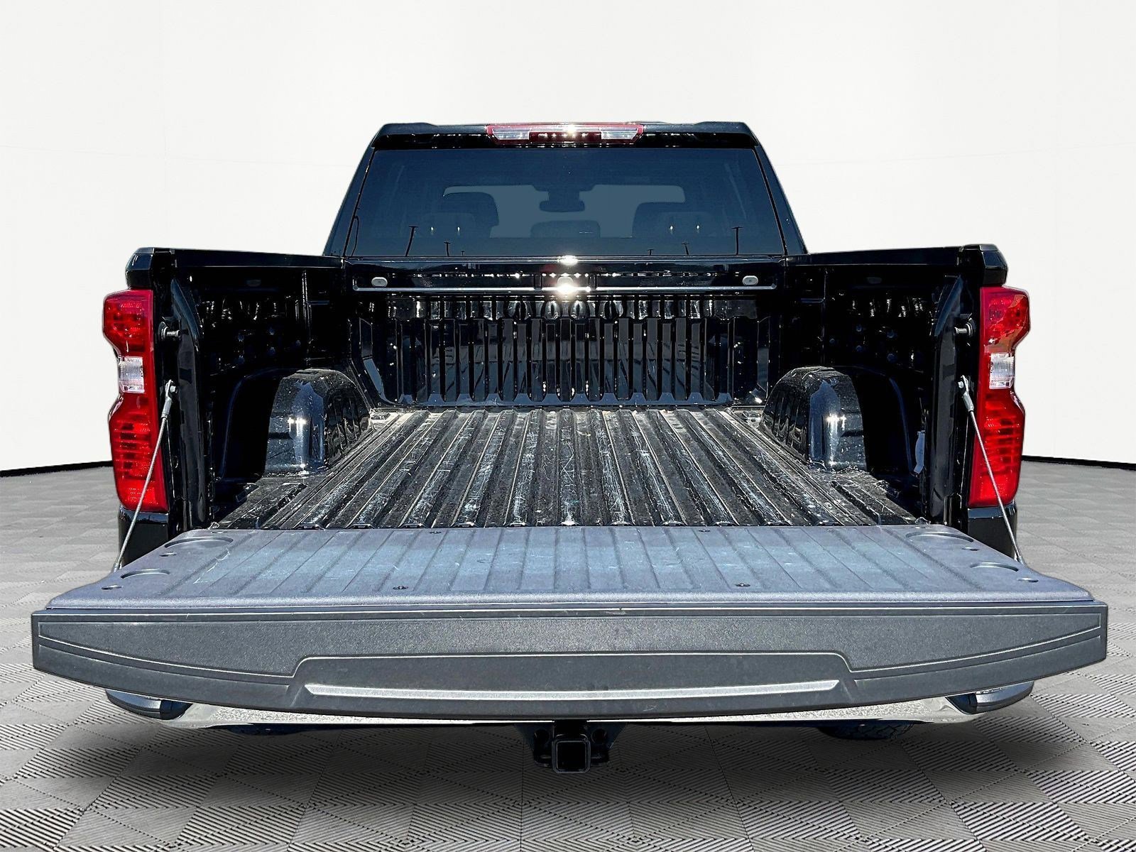 Used 2024 Chevrolet Silverado 1500 LT AWD/4WD image 7