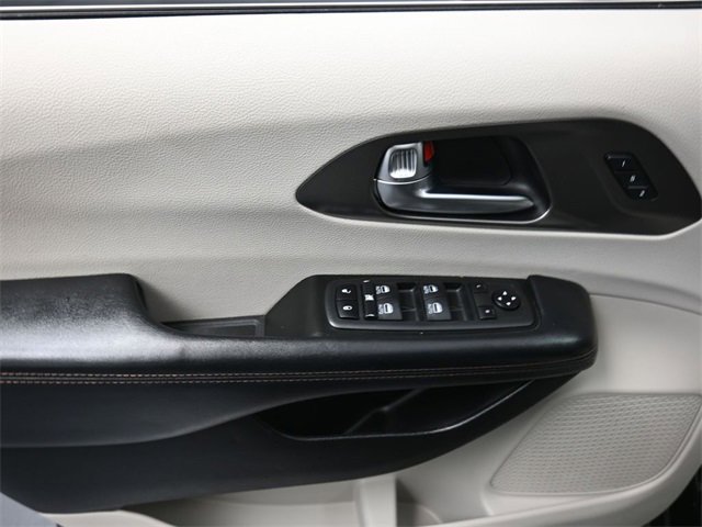 Used 2020 Chrysler Pacifica Touring-L Plus w/ Advanced Safetytec Group image 13