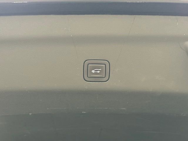 Used 2023 GMC Yukon SLT image 40