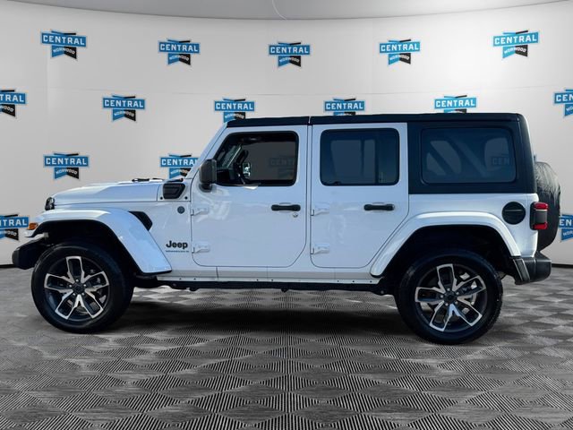 Certified 2024 Jeep Wrangler Unlimited w/ Convenience Group image 3