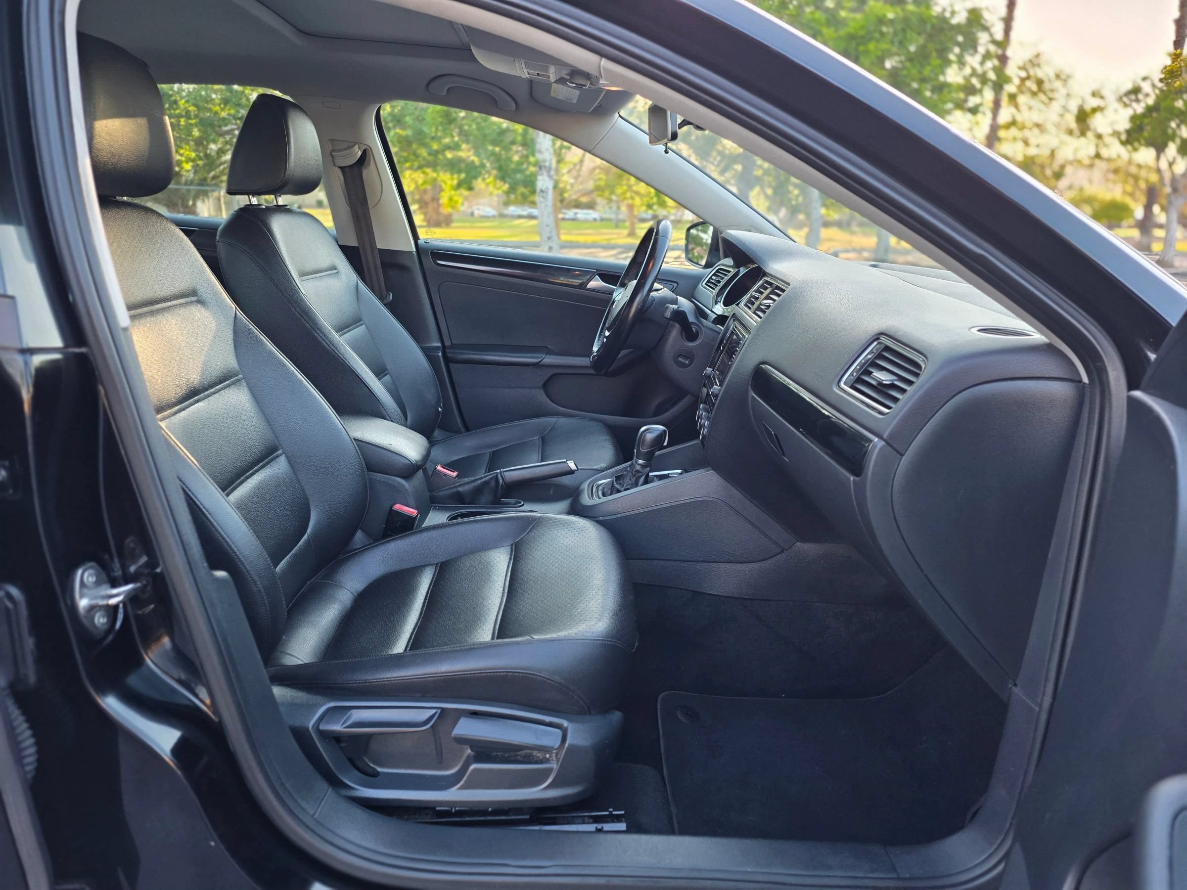 Used 2017 Volkswagen Jetta SEL FWD image 15