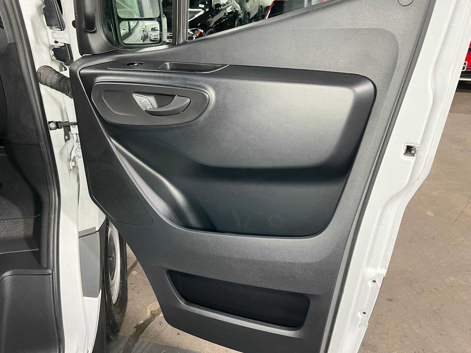 New 2025 Mercedes-Benz eSprinter 170 Cargo image 10