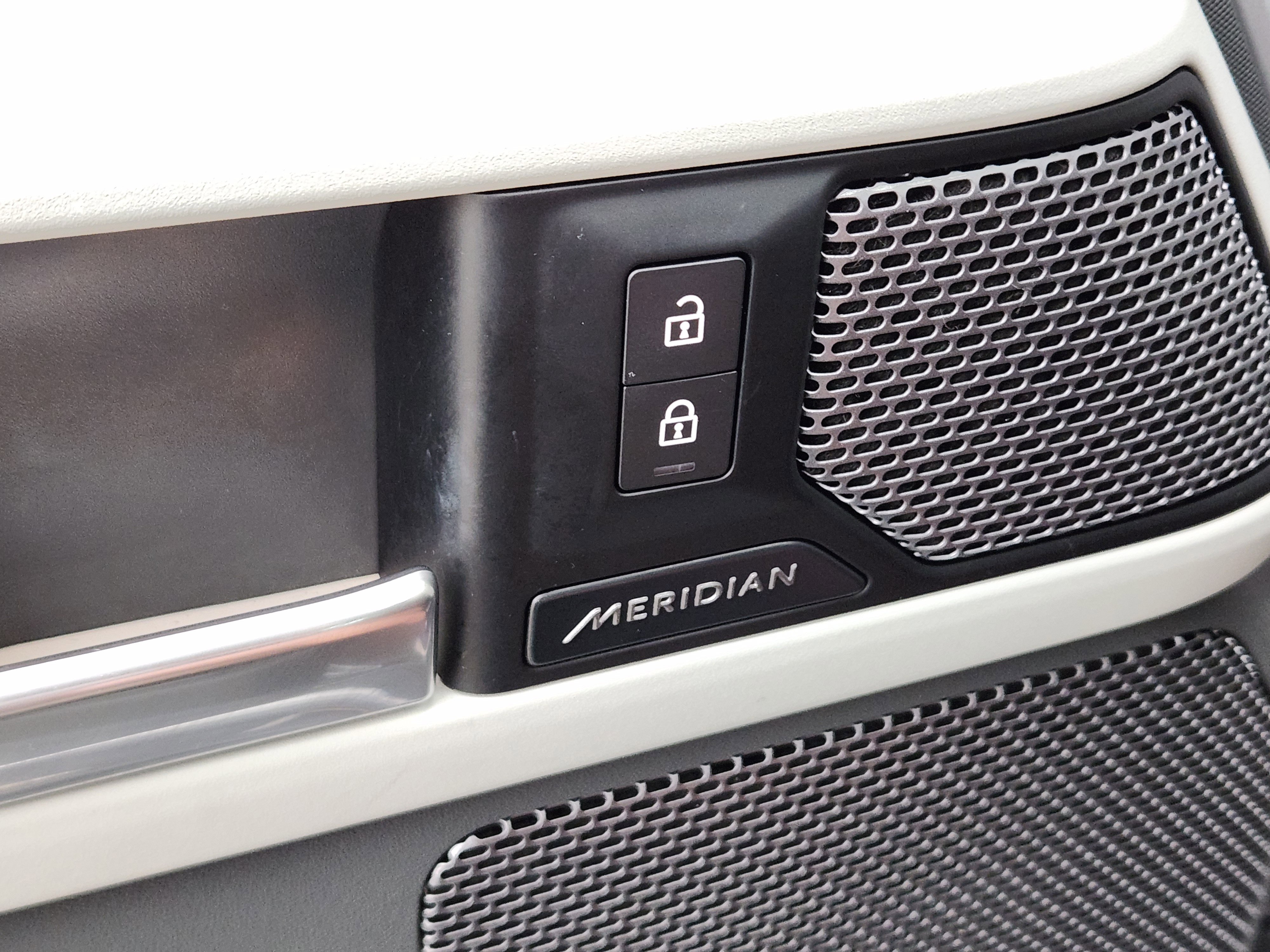 Used 2021 Land Rover Defender 110 SE image 22