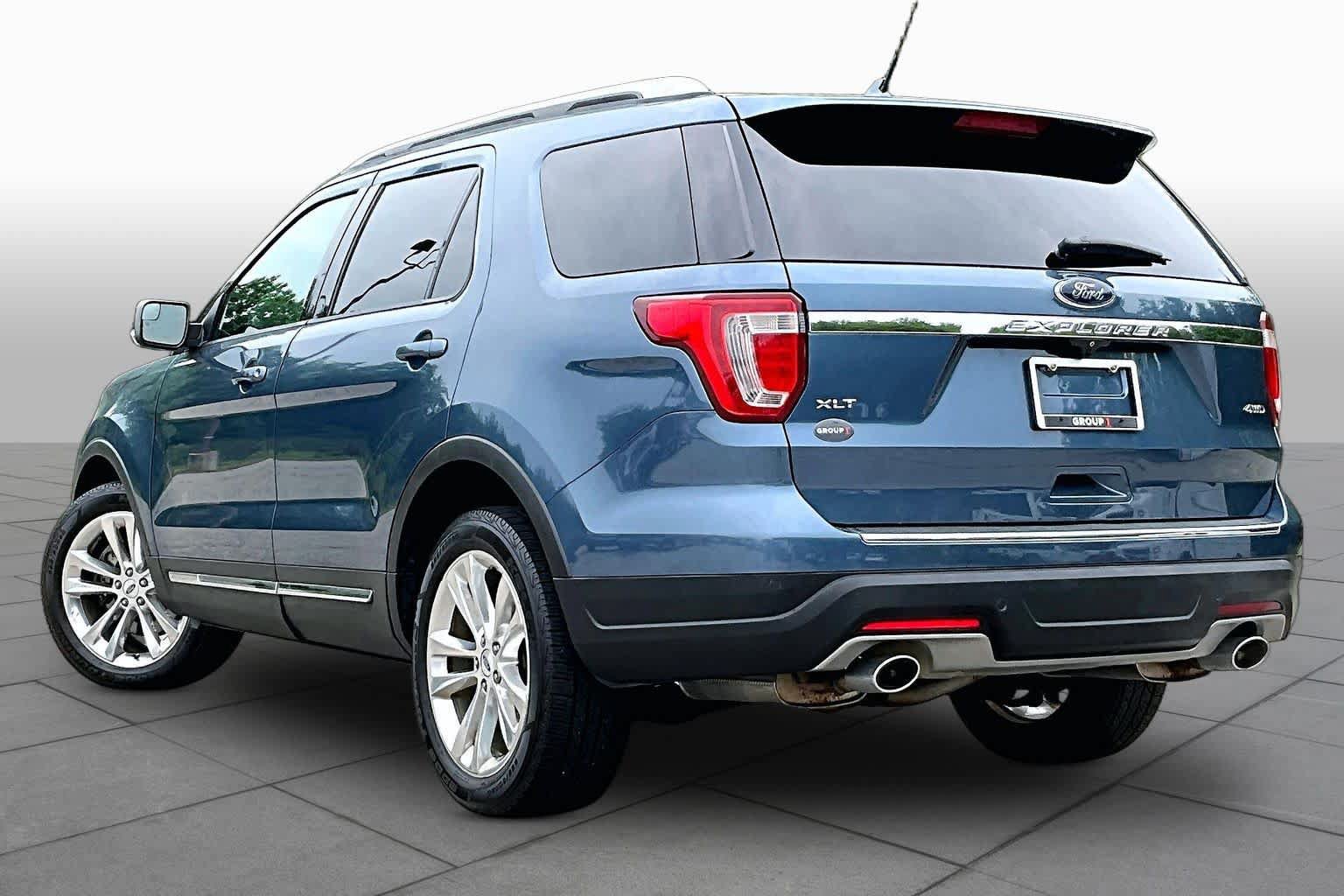 Used 2018 Ford Explorer XLT w/ Equipment Group 202A AWD/4WD image 12