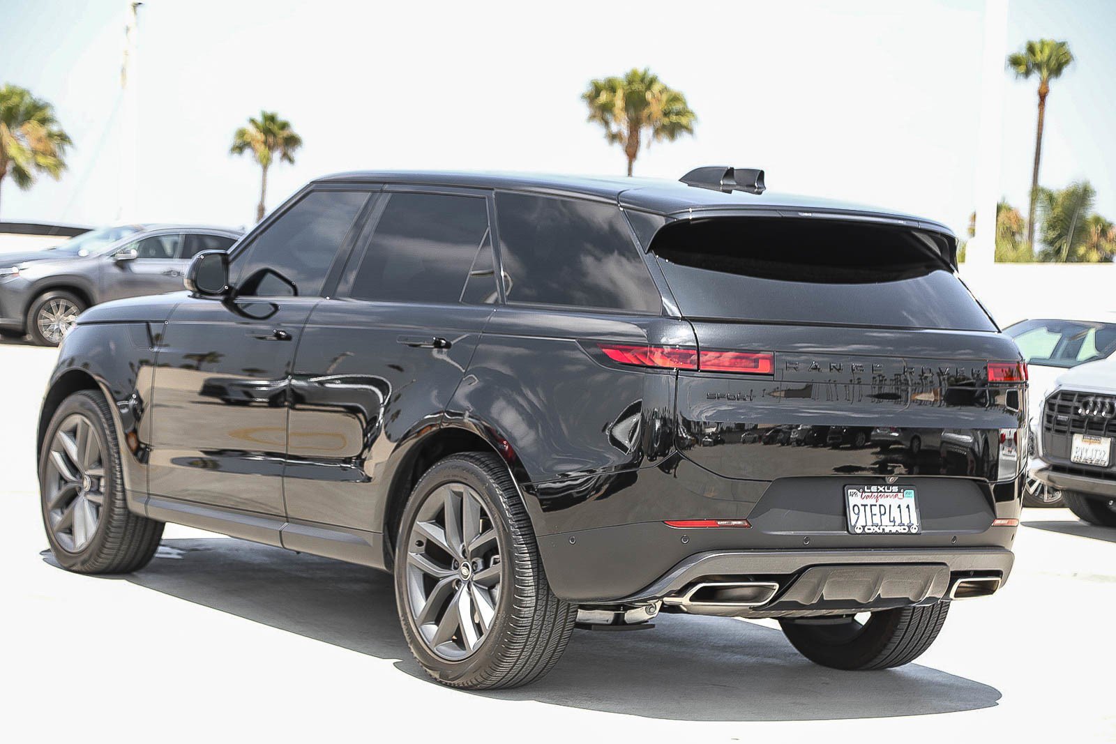 Used 2025 Land Rover Range Rover Sport SE AWD/4WD image 5