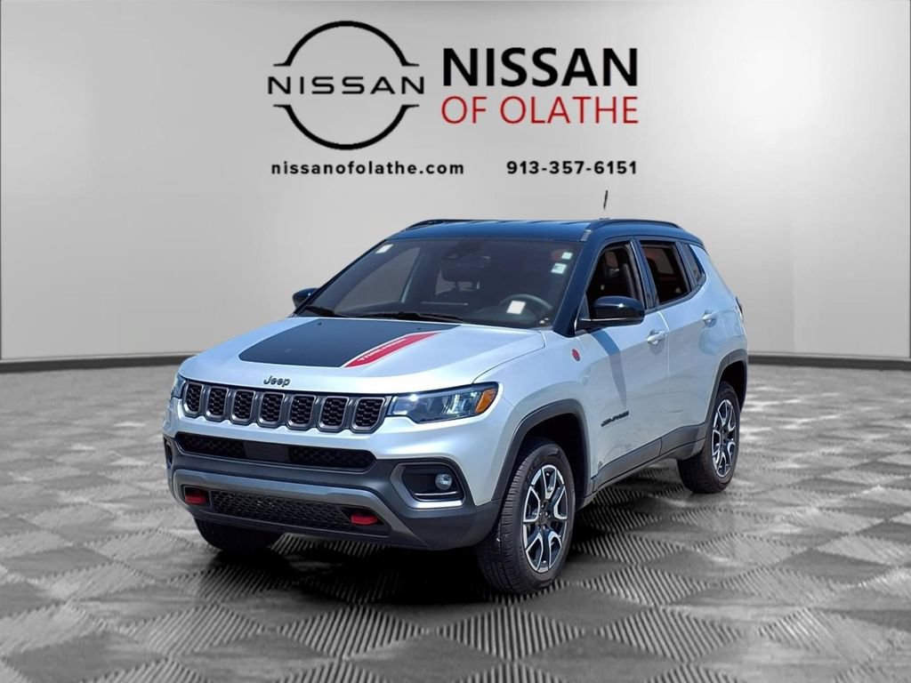 Used 2025 Jeep Compass Trailhawk AWD/4WD image 1