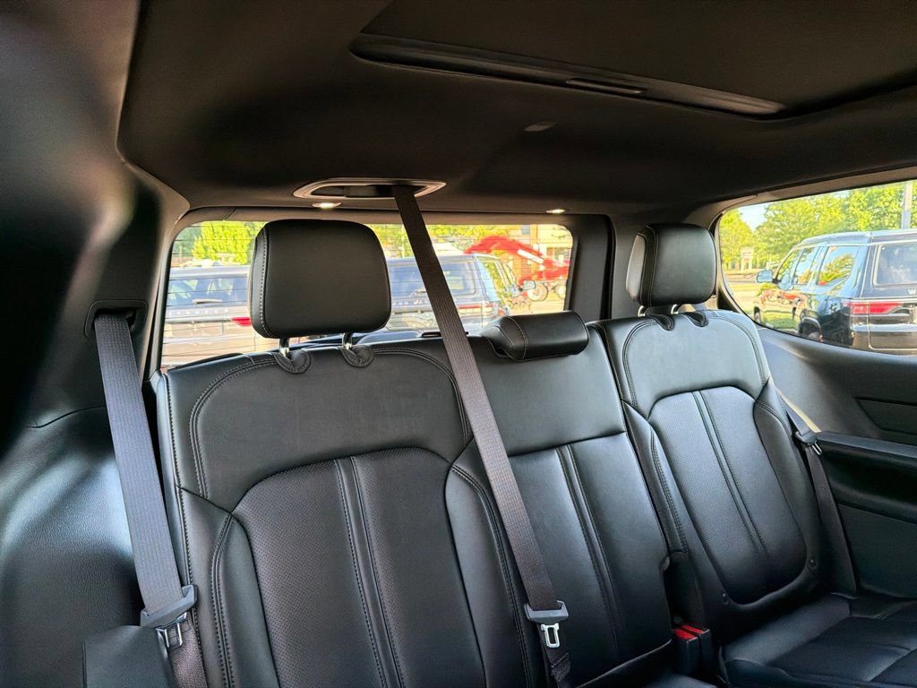 Certified 2025 Jeep Wagoneer Series II w/ Convenience Group I AWD/4WD image 13