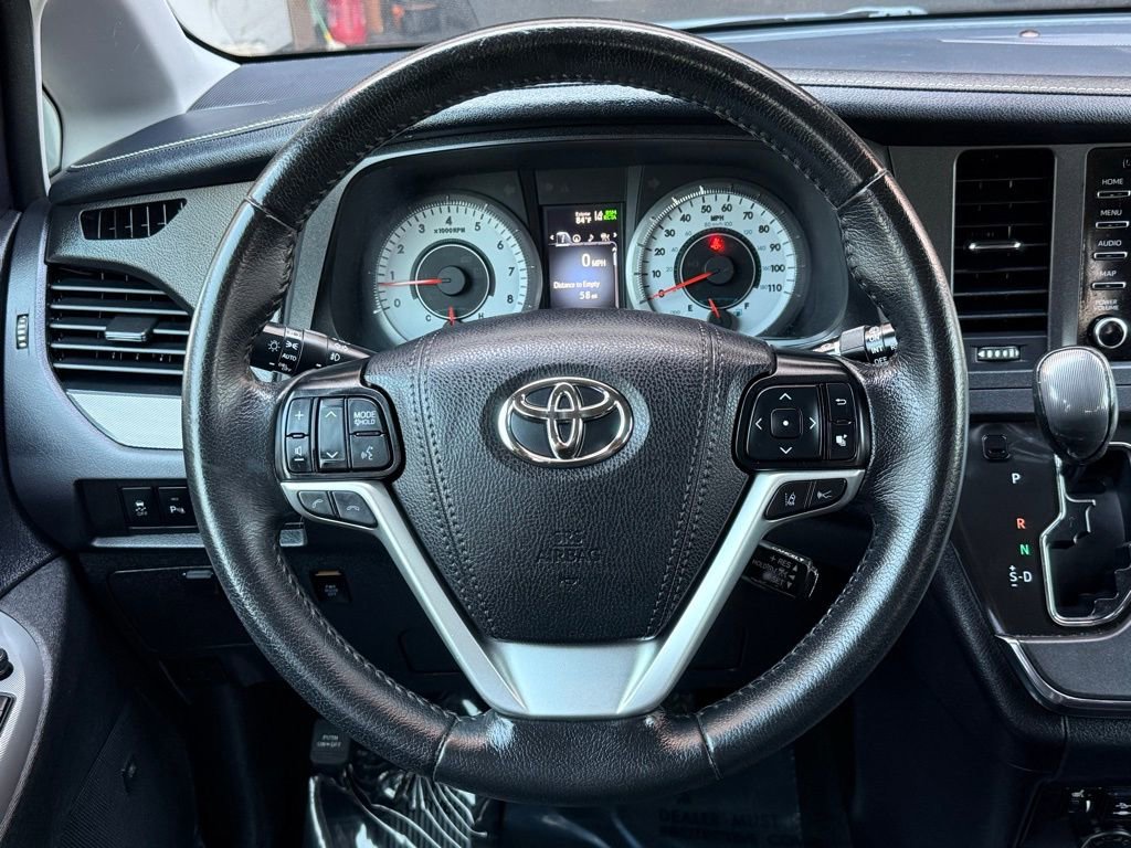 Used 2019 Toyota Sienna SE w/ SE Preferred Package FWD image 31