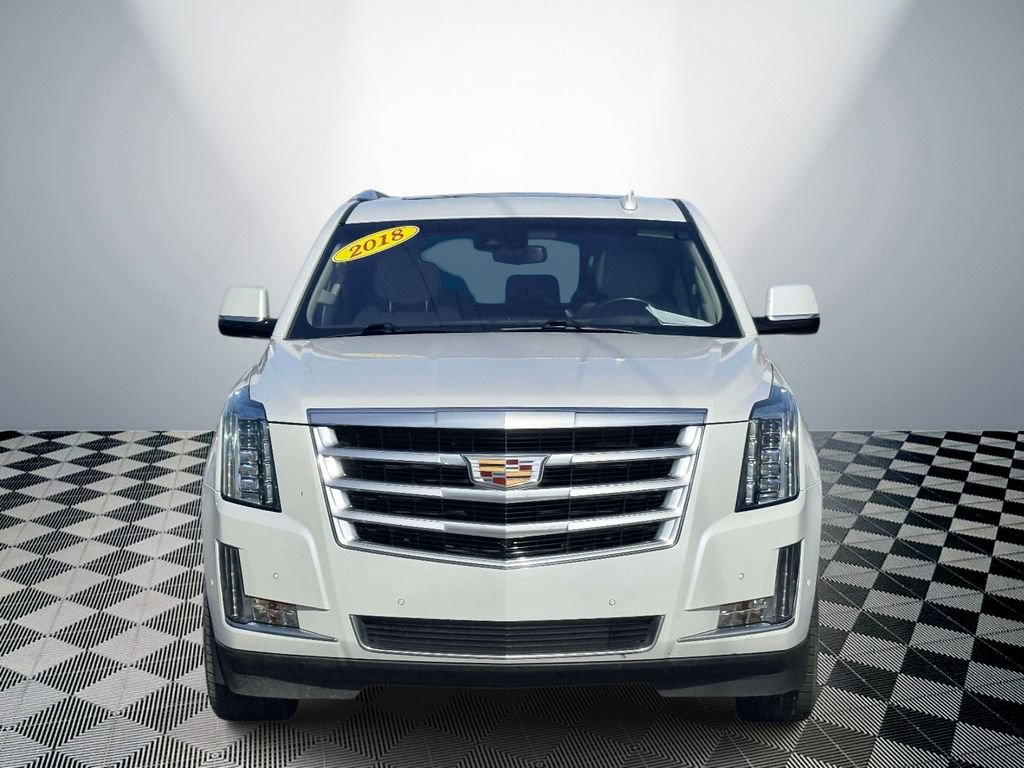 Used 2018 Cadillac Escalade Luxury AWD/4WD image 2
