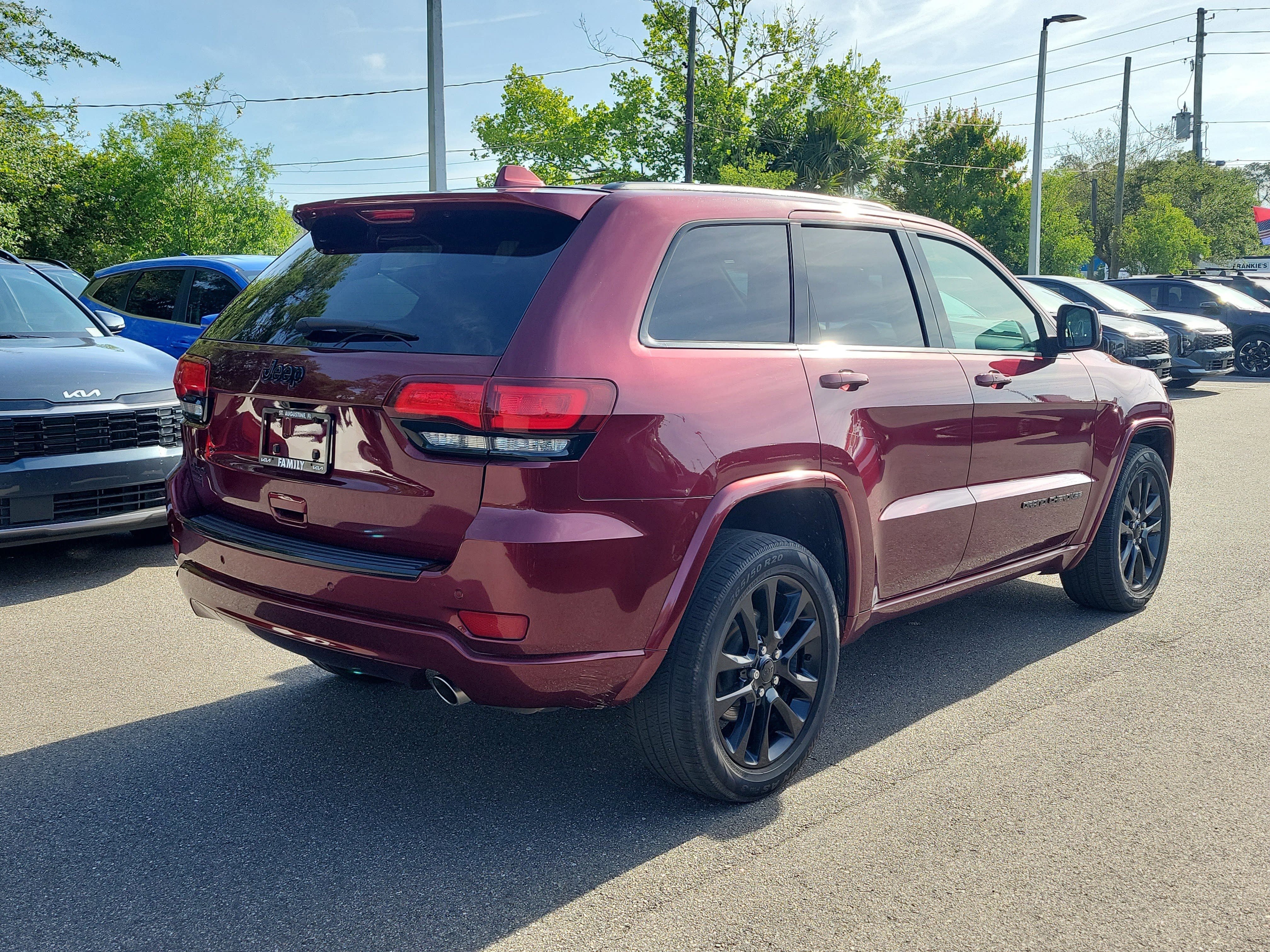 Used 2018 Jeep Grand Cherokee Altitude AWD/4WD image 6