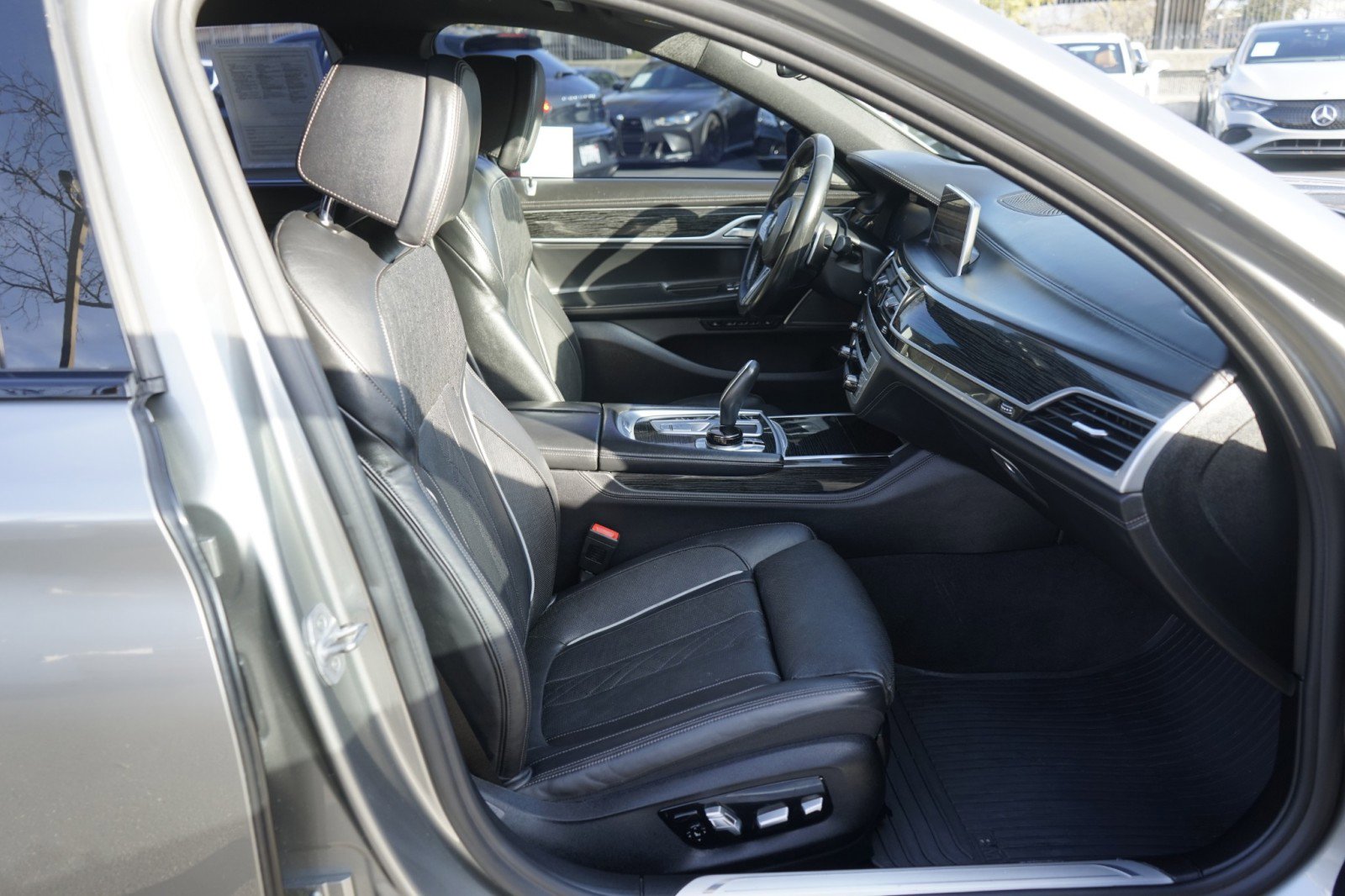 Used 2021 BMW 750i xDrive w/ Executive Package image 19