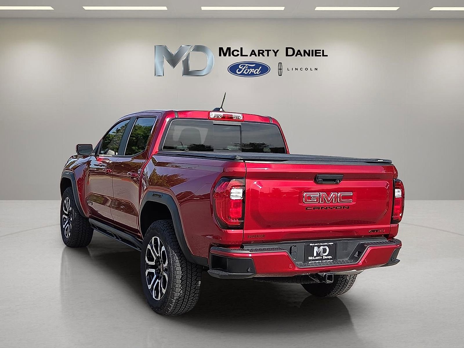 Used 2025 GMC Canyon AT4 w/ Nightfall Edition AWD/4WD image 4