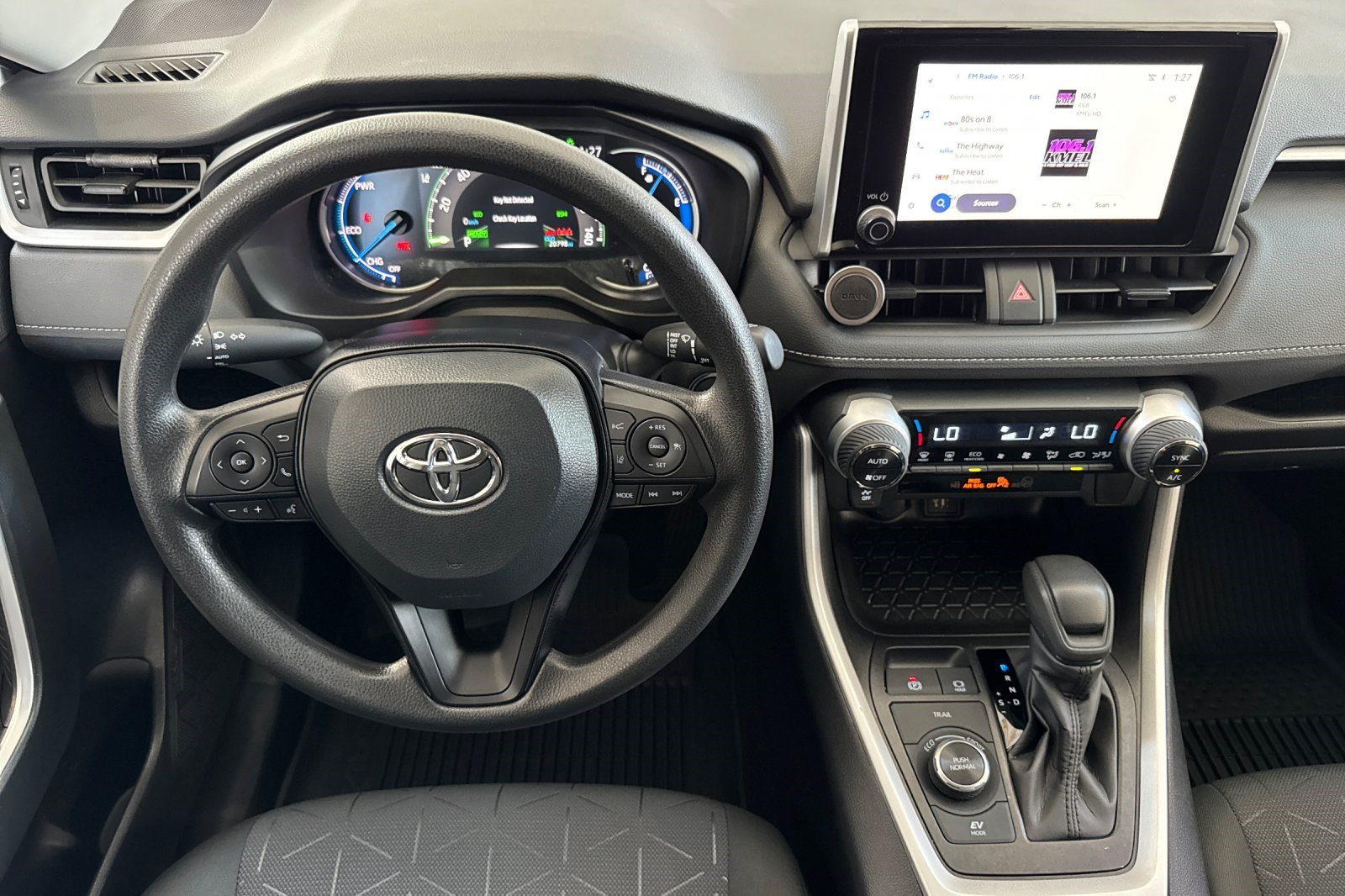 Used 2025 Toyota RAV4 XLE w/ Convenience Package AWD/4WD image 18