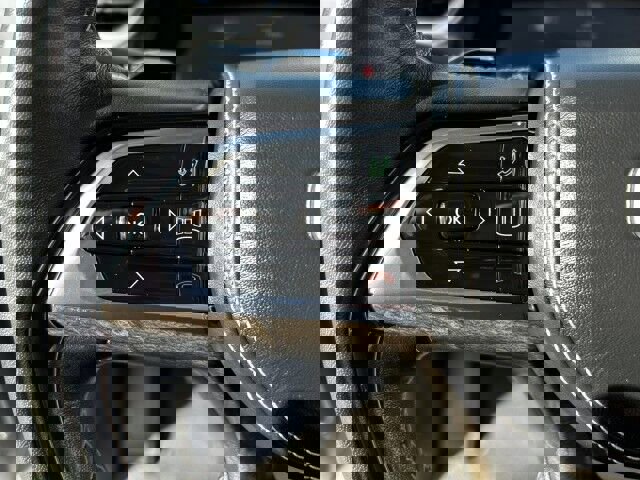 Used 2025 Jeep Grand Cherokee L Overland w/ Advanced Protech Group III image 14