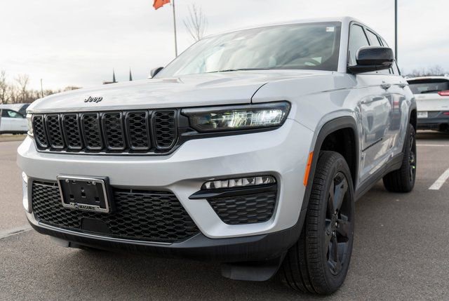 New 2025 Jeep Grand Cherokee Limited w/ Black Appearance Package image 2