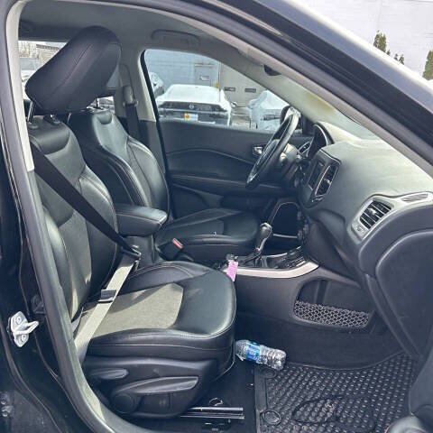 Used 2019 Jeep Compass Latitude w/ Popular Equipment Group AWD/4WD image 10