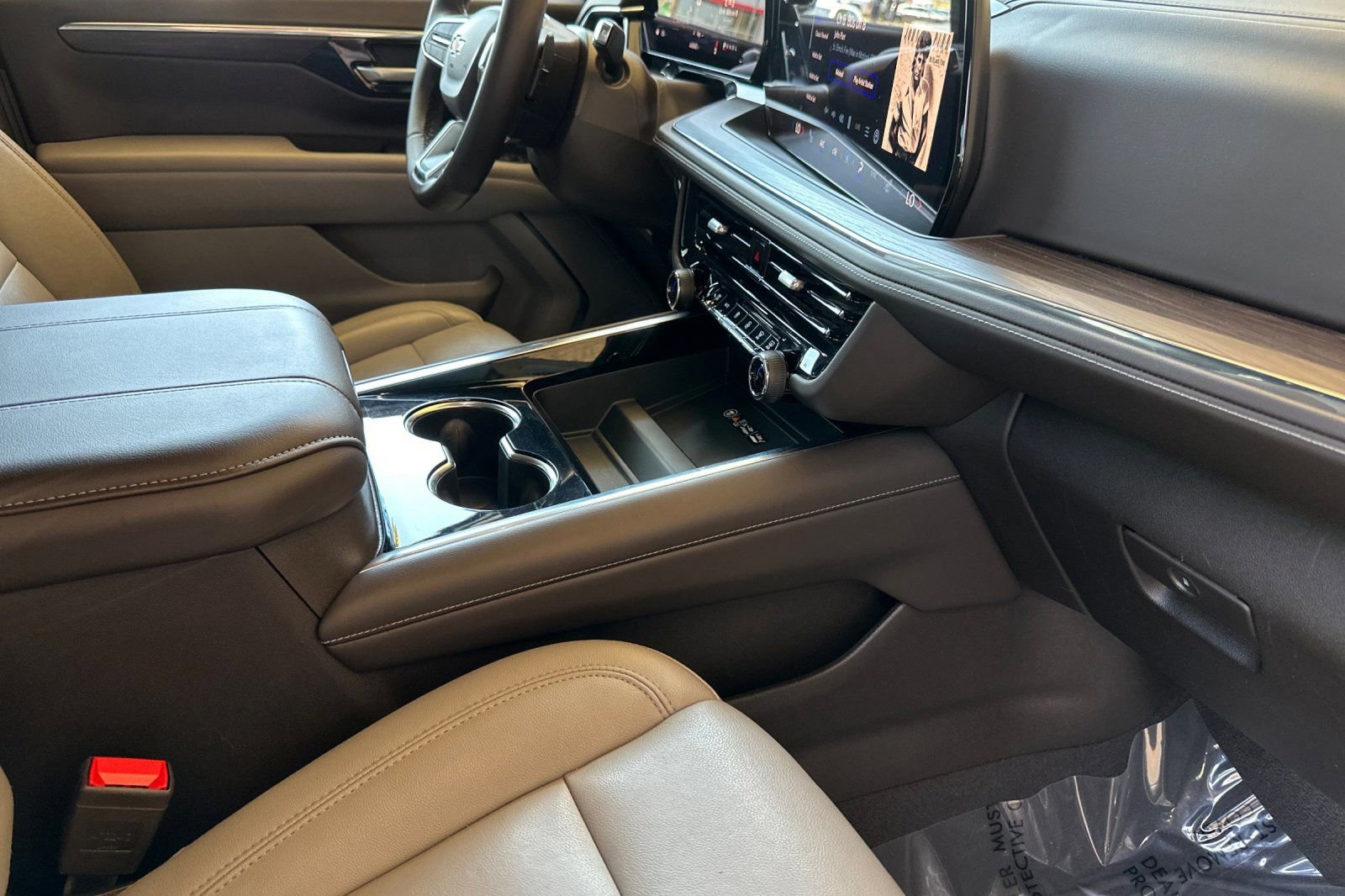 Used 2025 Chevrolet Tahoe LT RWD image 18