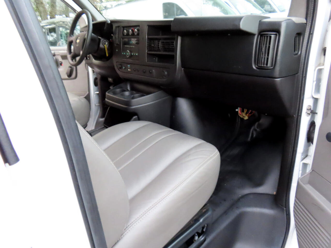 Used 2013 Chevrolet Express 2500 image 18